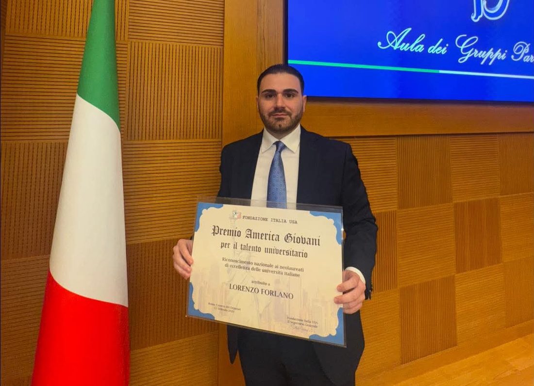 L’Avvocato Lorenzo Forlano con l’attestato del Premio America Giovani alla Camera dei Deputati